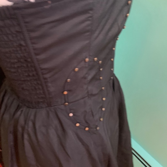 Great little party dress.  Size Medium. - Picture 3 of 6